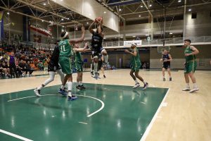 Warriors grind out Celtics win to make it three in a row