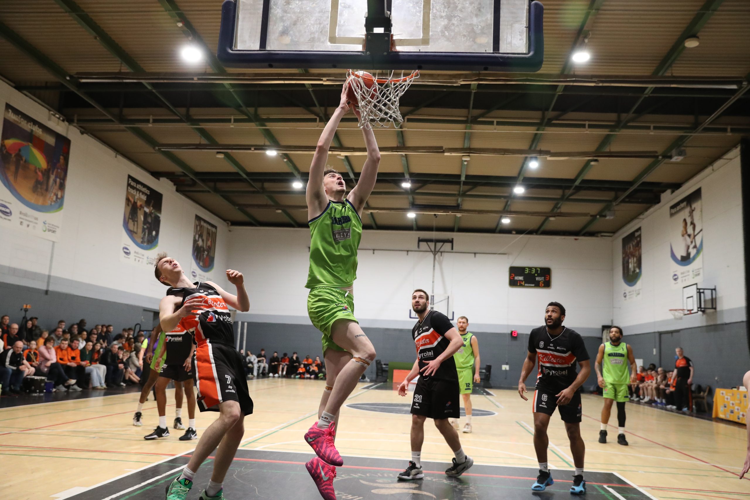 Cian Sullivan drops in another basket